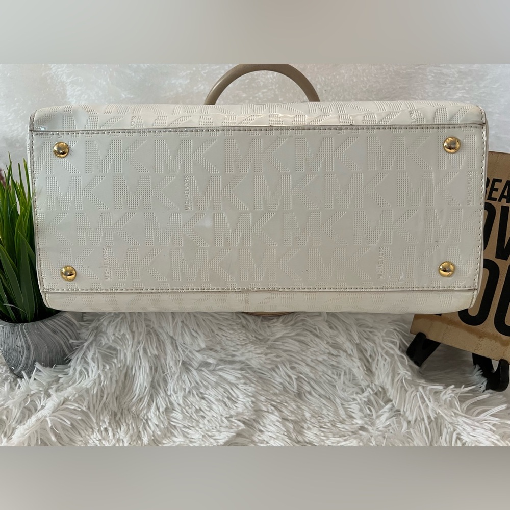 Michael Kors White Patent Leather Cindy Dome Satchel & Wallet - Picture 7 of 16